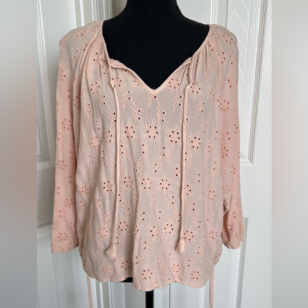 🍑 Peach Eyelet Stitched Cinched Blouse Size S/M
